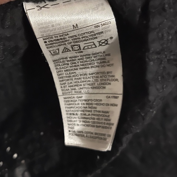 Gap Women’s Black Textured Eyelet Top with Bell Sleeves Sz-M - Picture 5 of 6